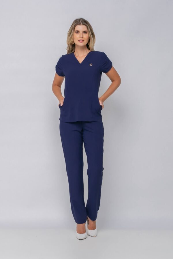 Scrub Feminino Crep Yves na cor Azul Marinho
