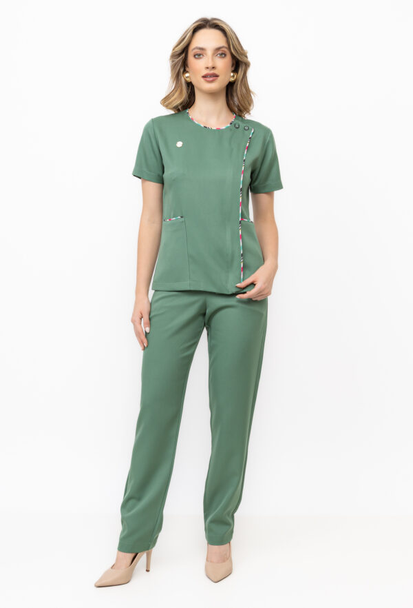 Scrub Zíper Cord Transpassado Barbie na cor Verde Oliva