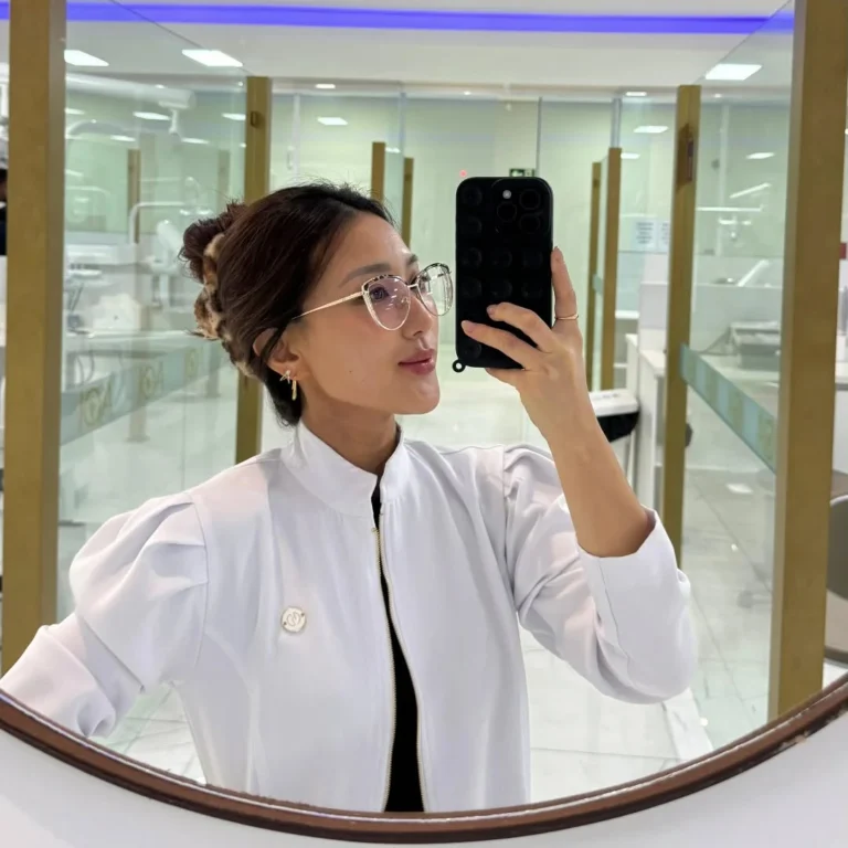 Instagram post from draelegancia. This post is in position 0.